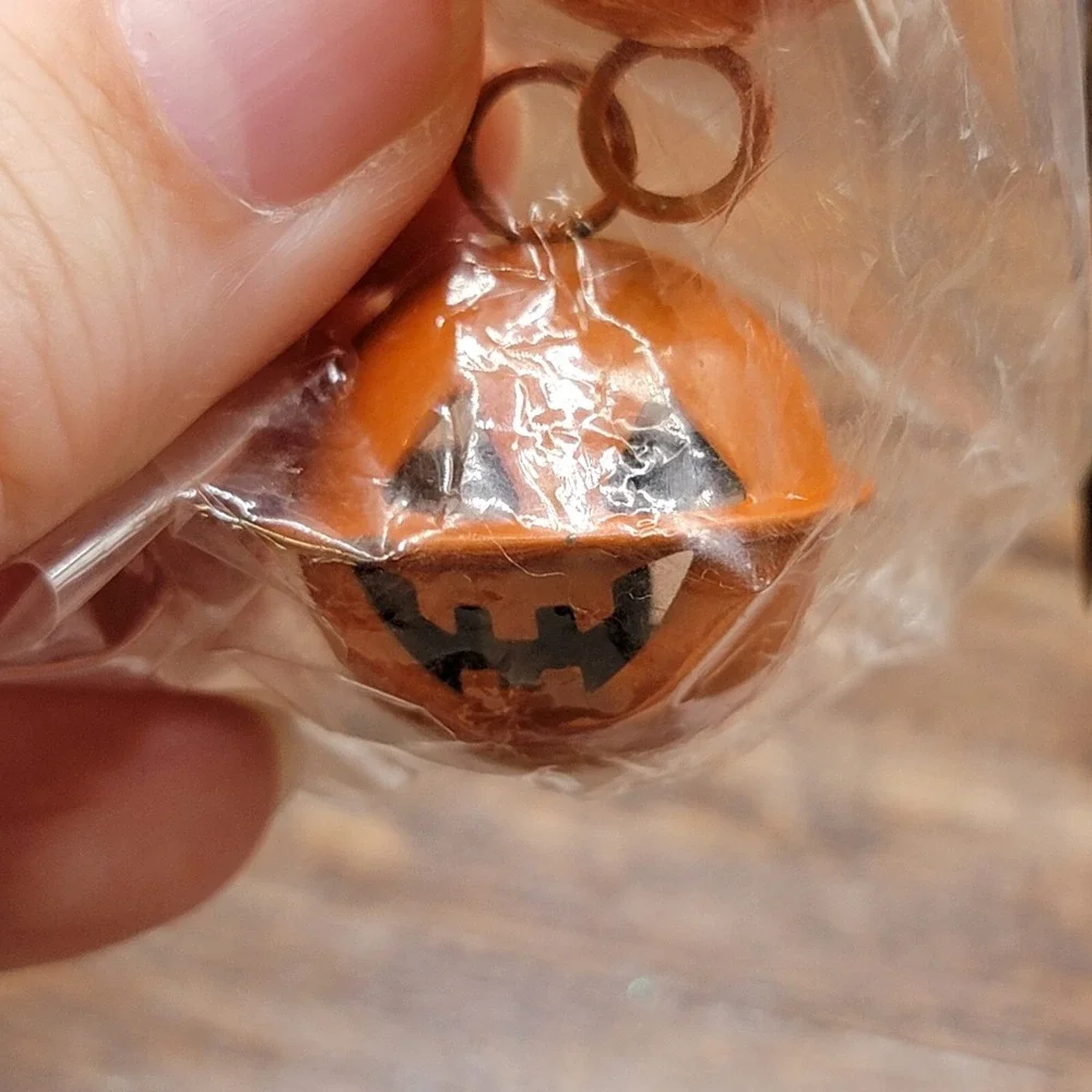 Vintage Jack-o'-lantern Novelty Metal Bells 1990s 5 Sets Of 2 (1 Has Damage)